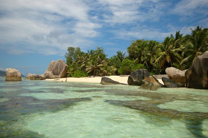 Cat Cocos: Mahe to La Digue Island Fast Ferry - Arriving at the Cat Cocos terminal in Victoria