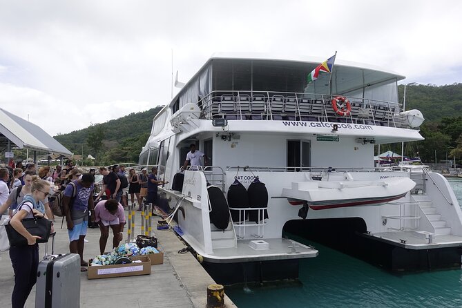 Cat Cocos: Praslin Island to Mahe Island Fast Ferry - The one-hour crossing to Mahé