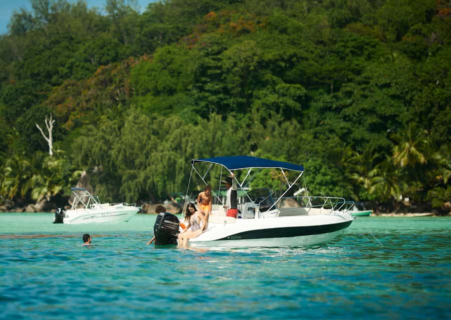 Mahe: Private half-day boat trip at the St.Anne Marine Park - Morning or afternoon: choosing the better slot