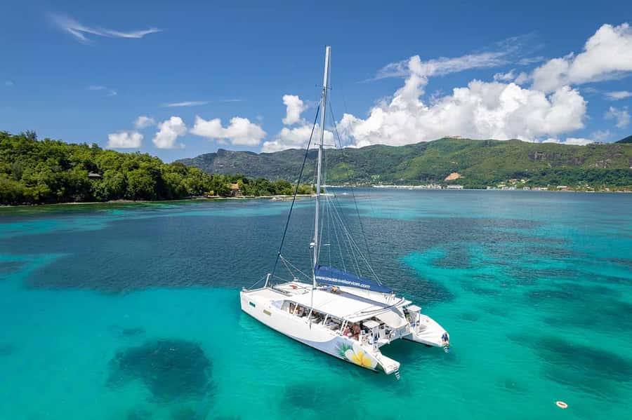 Mahé: Saint-Anne Marine Park and Moyenne Island Cruise - From Mahé pickup to the marine park