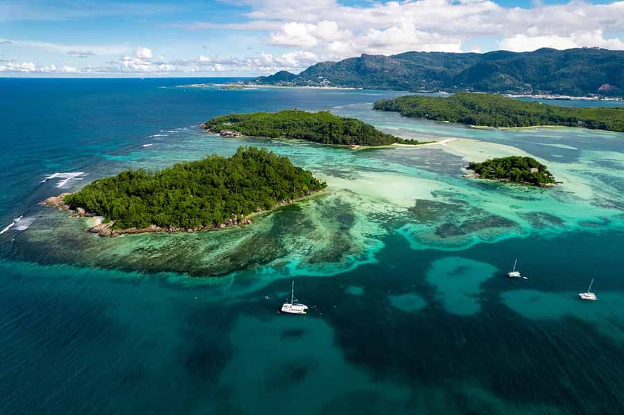 Mahé: Saint-Anne Marine Park and Moyenne Island Cruise - The second reef stop and scenic return