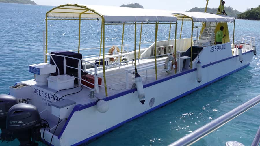Mahe: St.Anne Marine National Park Reef Safari with Lunch - Walking around Moyenne Island