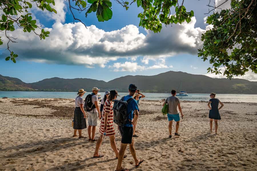 Praslin: Curieuse & St. Pierre Full-Day Boat Trip with Lunch - Curieuse and the Giant Tortoises