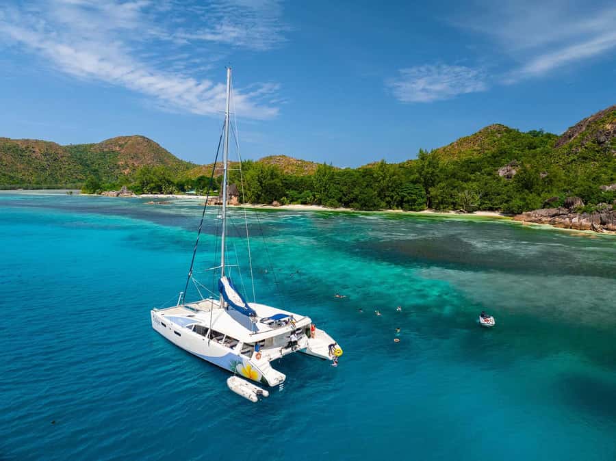 Seychelles: St Pierre and Curieuse Catamaran Tour with Lunch - The return along Praslin’s northeast coast